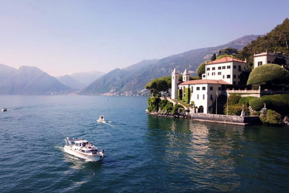 Unforgettable Lake Como experiences aboard a charming vintage motoryacht - Imagen 8