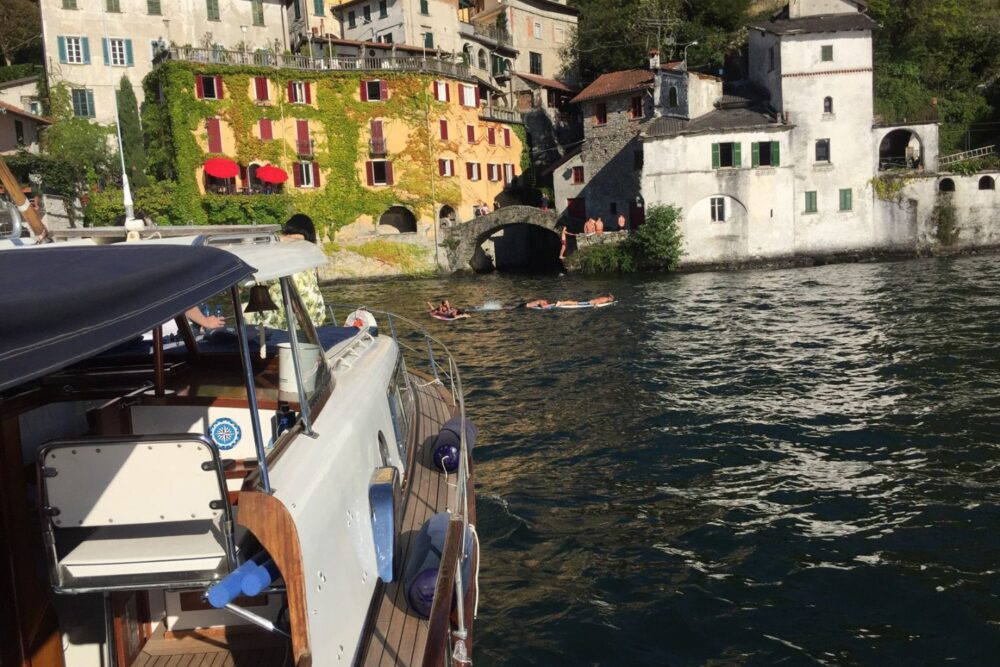 Unforgettable Lake Como experiences aboard a charming vintage motoryacht - Imagen 6
