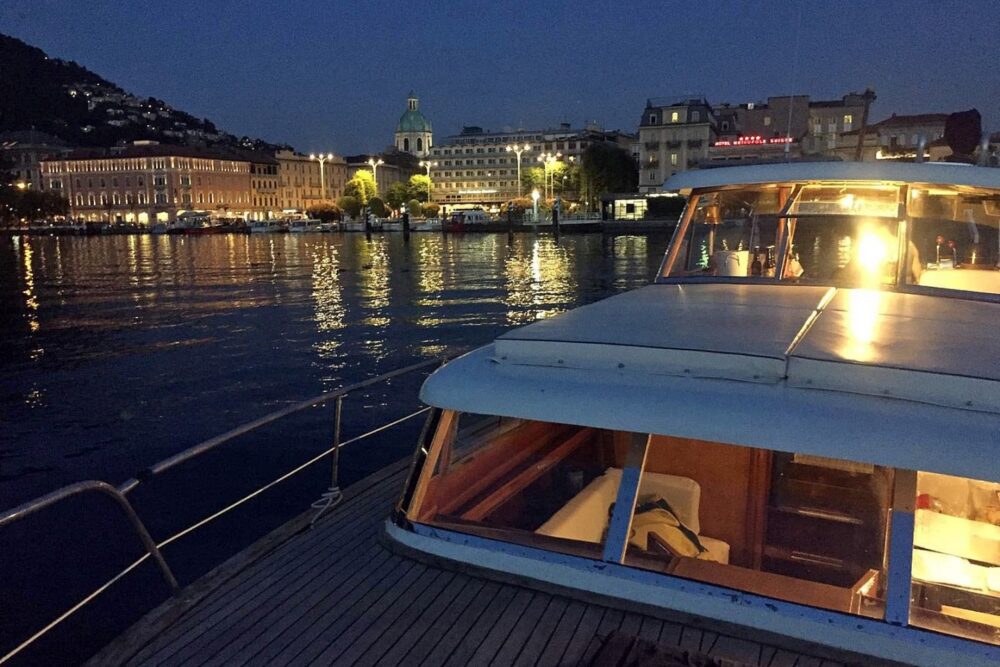 Unforgettable Lake Como experiences aboard a charming vintage motoryacht - Imagen 5