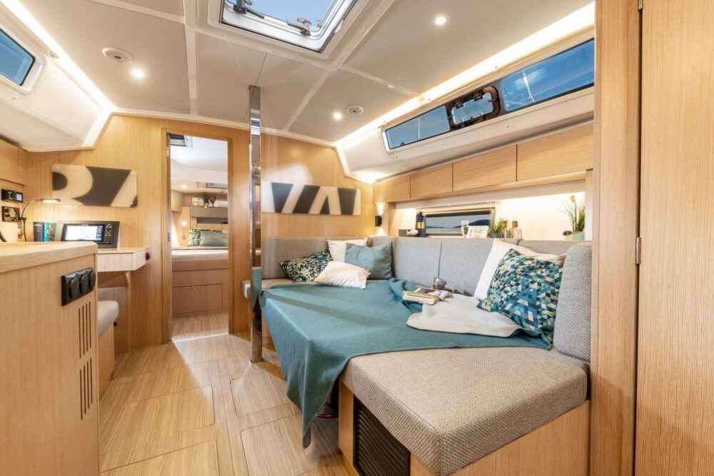Bavaria C 42 (SR VII) - Weekly charge - Image 6