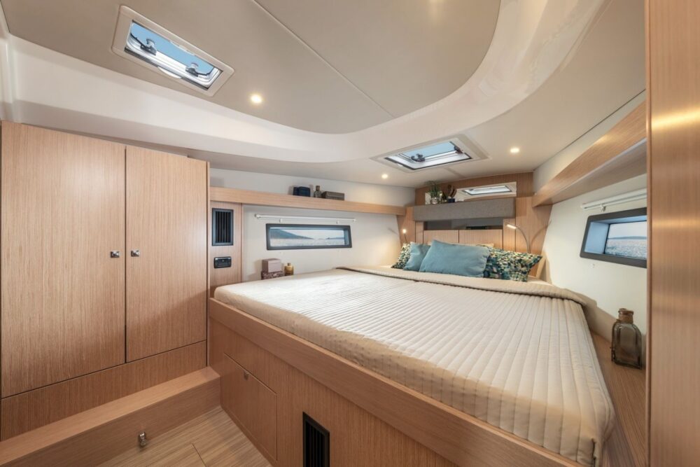 Bavaria C 42 (SR VII) - Weekly charge - Image 5