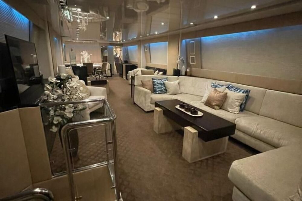 MEGAYACHT ILLUSION 110 FT - Imagen 6
