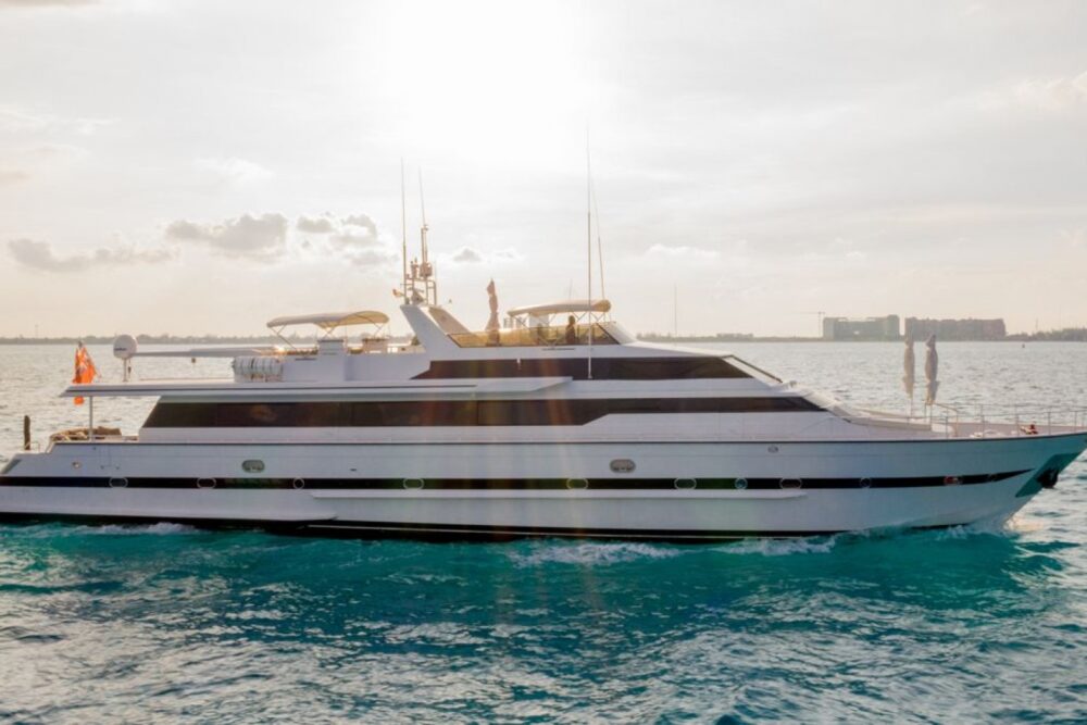 MEGAYACHT ILLUSION 110 FT - Imagen 2