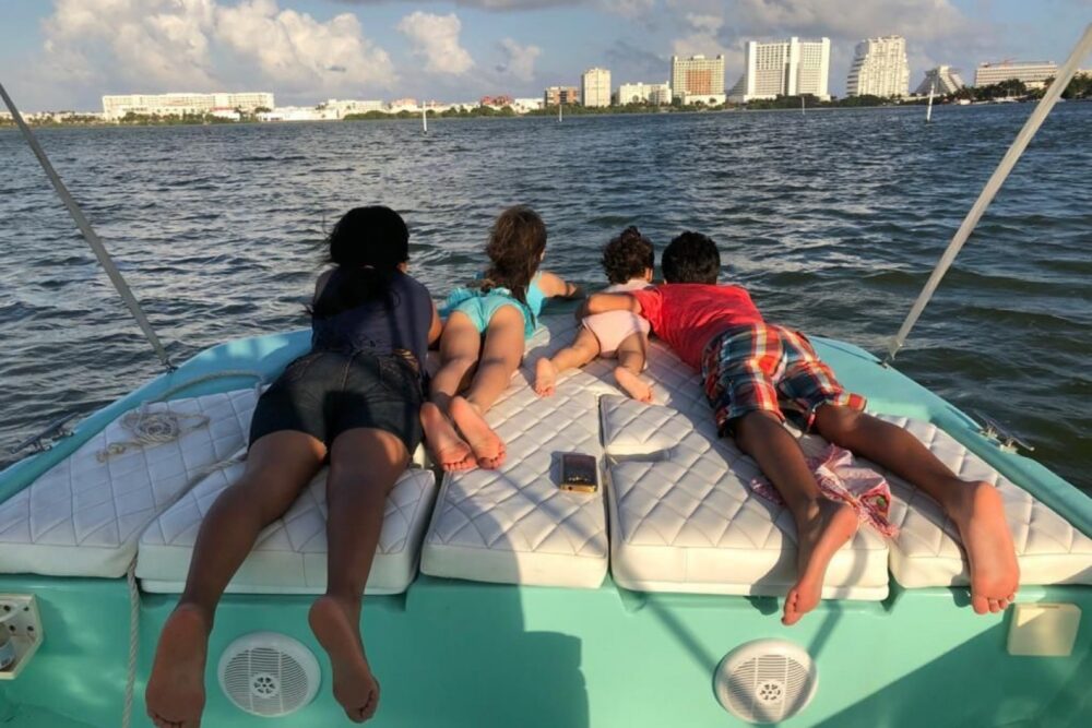 Private boat lake ride and Cancun bay sightseeing & Fishing - Imagen 8