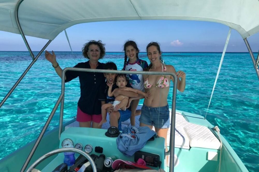 Private boat lake ride and Cancun bay sightseeing & Fishing - Imagen 6