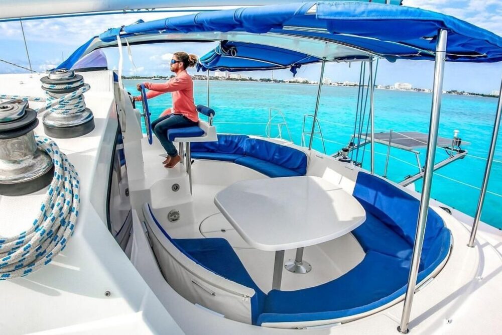 4 VENTS CATAMARAN 43 FT - Image 2