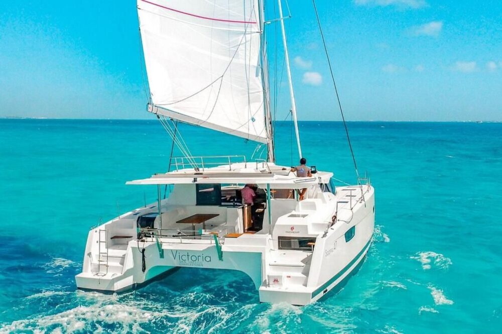 VICTORIA CATAMARAN 47 FT