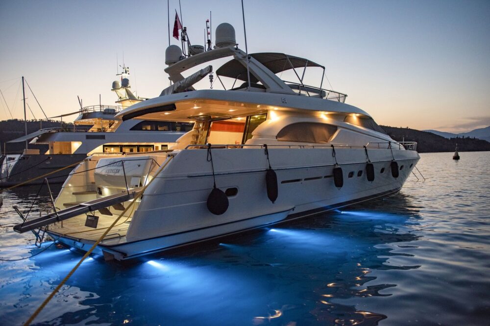 Luxury Ferretti Motor Yacht - Imagen 2