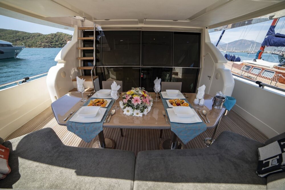 Luxury Ferretti Motor Yacht - Imagen 3