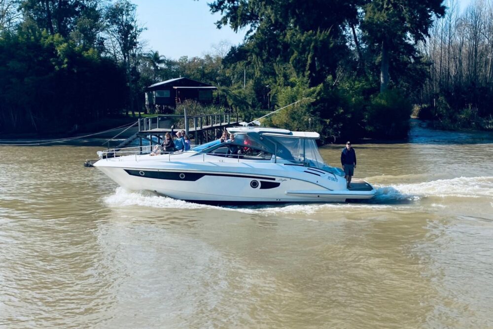 Moderno Sport yacht de 35 pies con full equipo para navegar por el Delta !!!