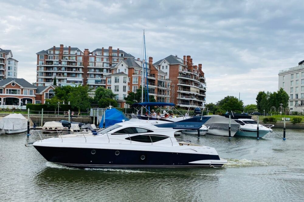 Moderno y lujoso Sport Cruiser de 46 pies para navegar por el Delta!!!