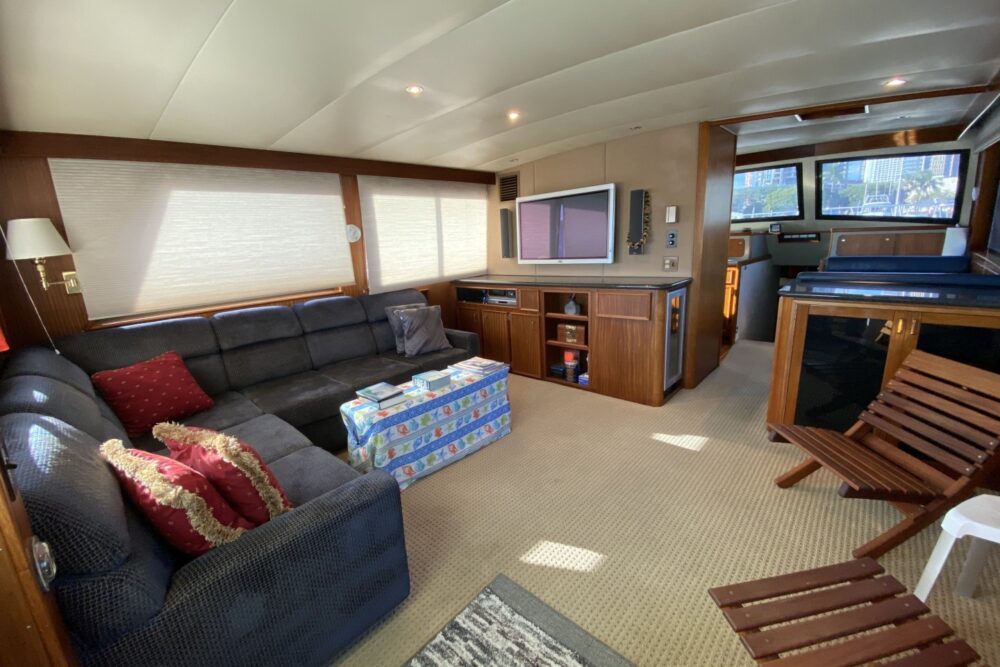 Private Cruise - 60’ Hatteras Luxury Power Yacht in Honolulu, Hawaii - Imagen 12