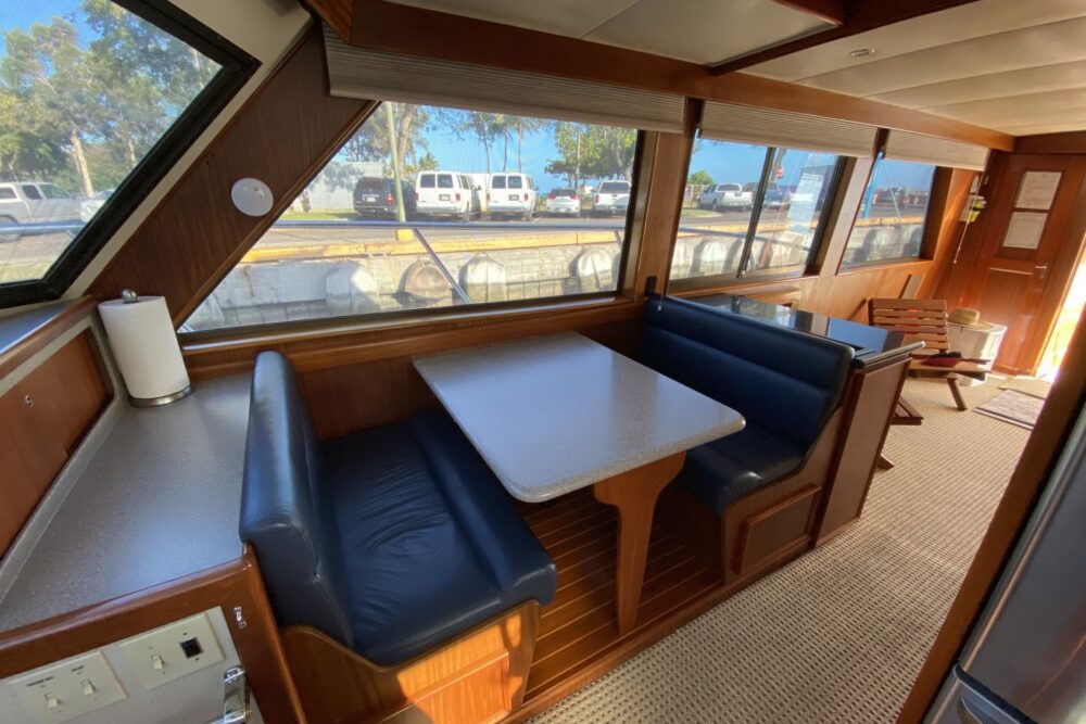 Private Cruise - 60’ Hatteras Luxury Power Yacht in Honolulu, Hawaii - Imagen 13