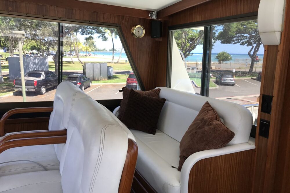 Private Cruise - 60’ Hatteras Luxury Power Yacht in Honolulu, Hawaii - Imagen 11