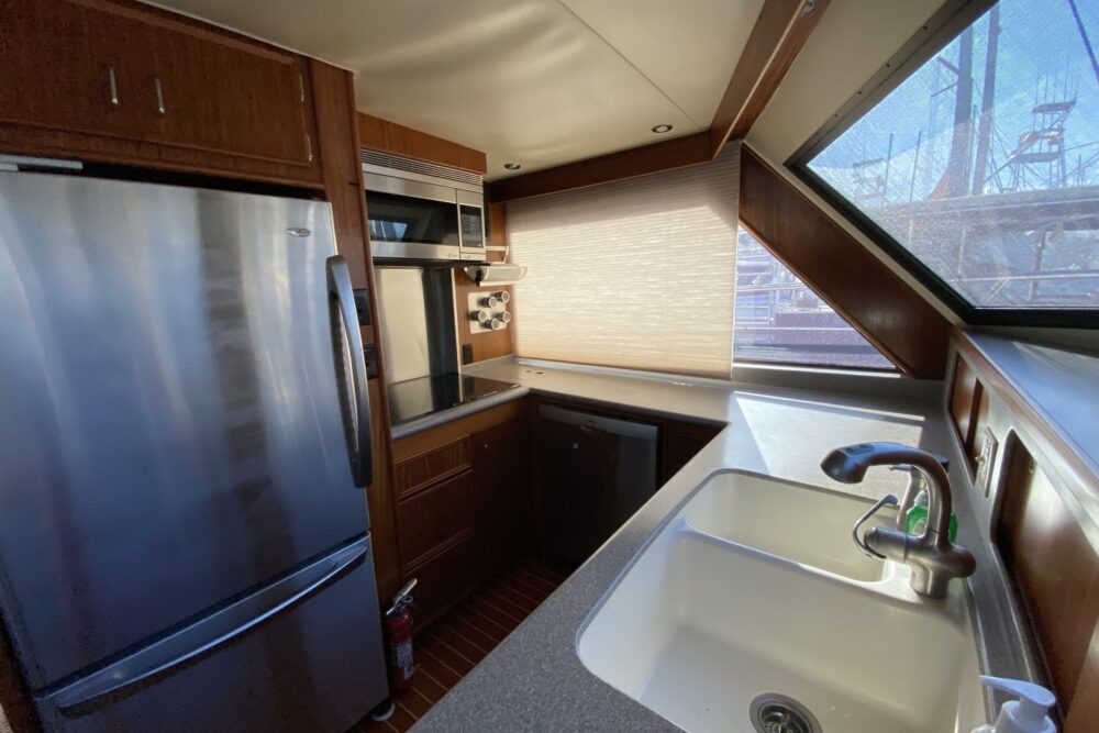 Private Cruise - 60’ Hatteras Luxury Power Yacht in Honolulu, Hawaii - Imagen 10