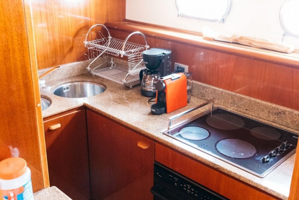 Algarve private yacht - Image 12