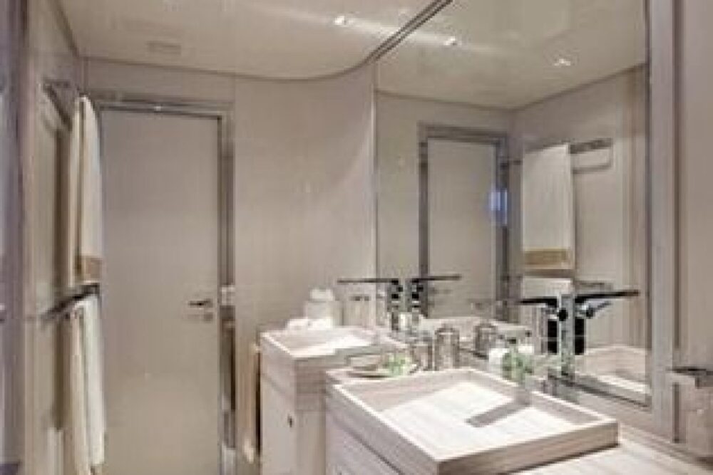 COUACH LUXURY EXPERIENCE IN CAYMAN ISLAND - Image 11