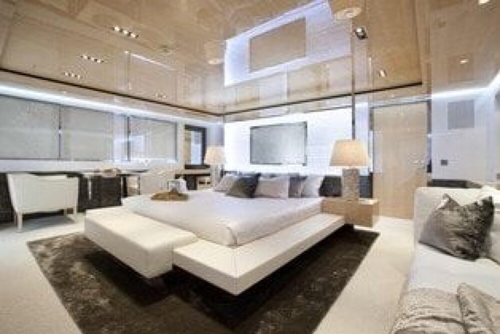COUACH LUXURY EXPERIENCE IN CAYMAN ISLAND - Image 8