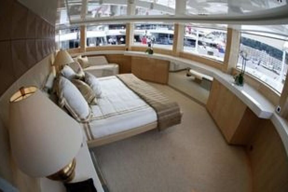 COUACH LUXURY EXPERIENCE IN CAYMAN ISLAND - Image 7