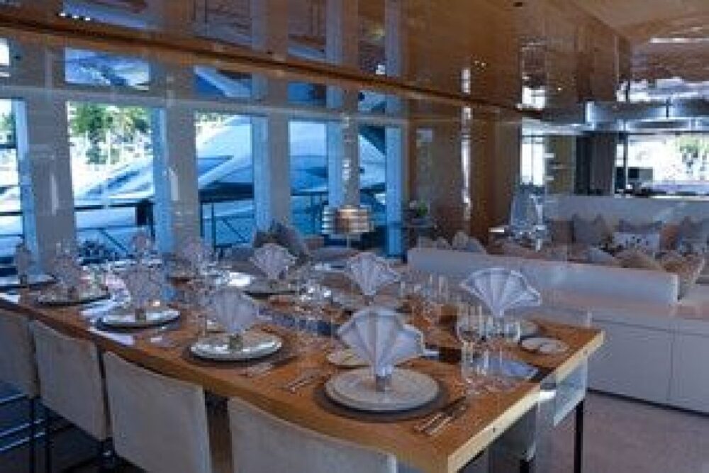 COUACH LUXURY EXPERIENCE IN CAYMAN ISLAND - Image 6