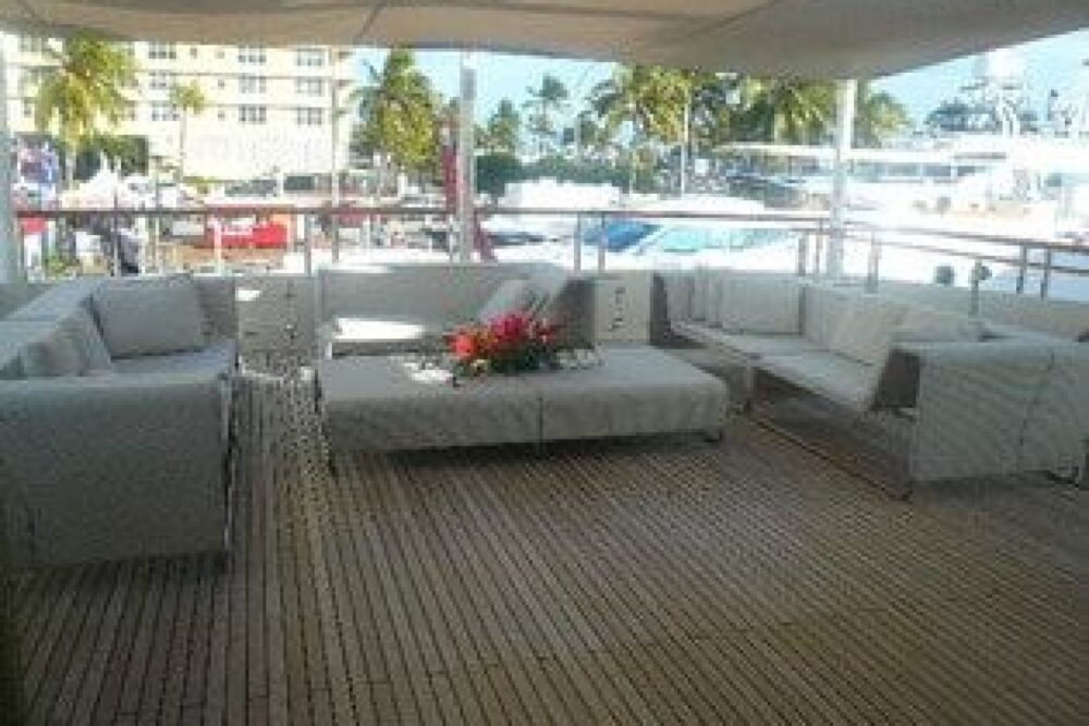 COUACH LUXURY EXPERIENCE IN CAYMAN ISLAND - Image 4
