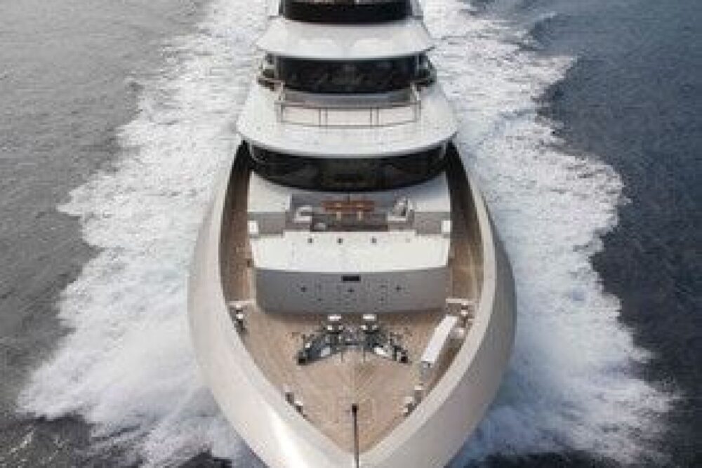COUACH LUXURY EXPERIENCE IN CAYMAN ISLAND