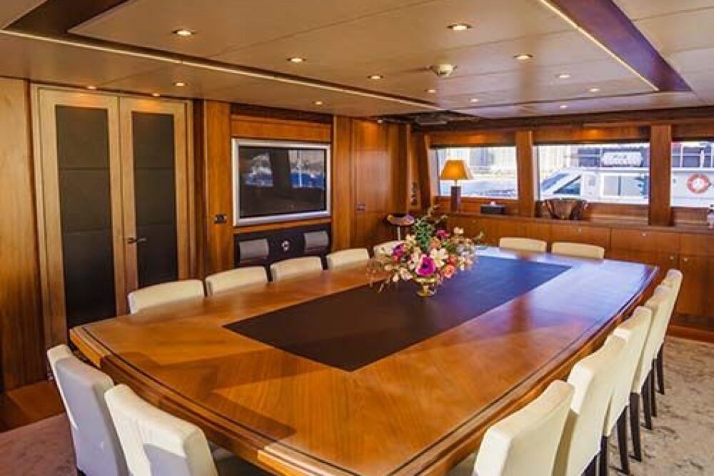 LUCIEN 131FT LUXURY DUBAI EXPERIENCE - Imagen 2