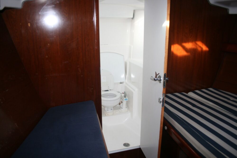 BENETEAU CELEBRATION 411 SAILING ADVENTURE IN IRELAND - Image 11