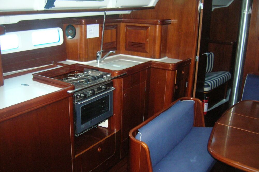 BENETEAU CELEBRATION 411 SAILING ADVENTURE IN IRELAND - Image 3