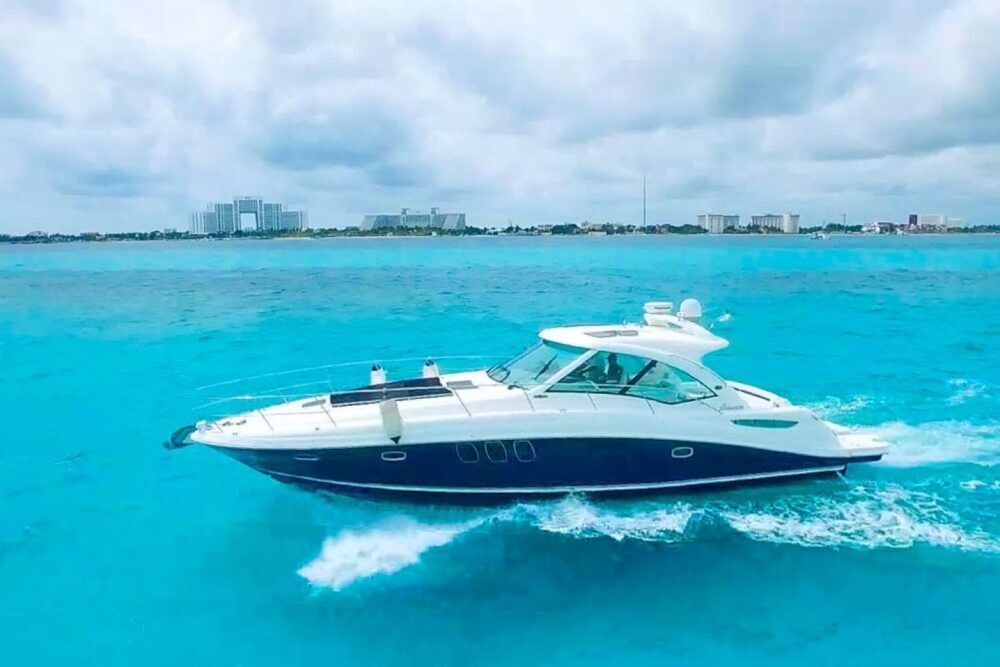 Sundancer boat to rent at Playa Mujeres