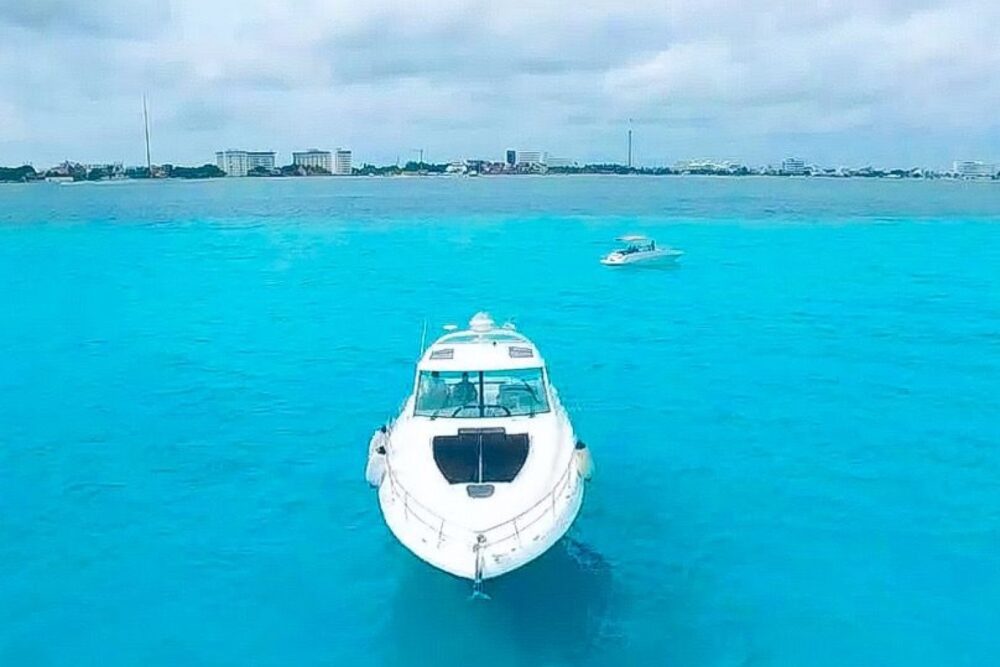 Sundancer boat to rent at Playa Mujeres - Image 11
