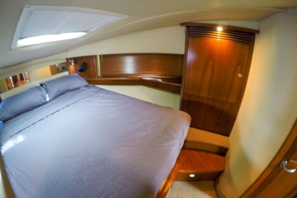 Sundancer boat to rent at Playa Mujeres - Image 5