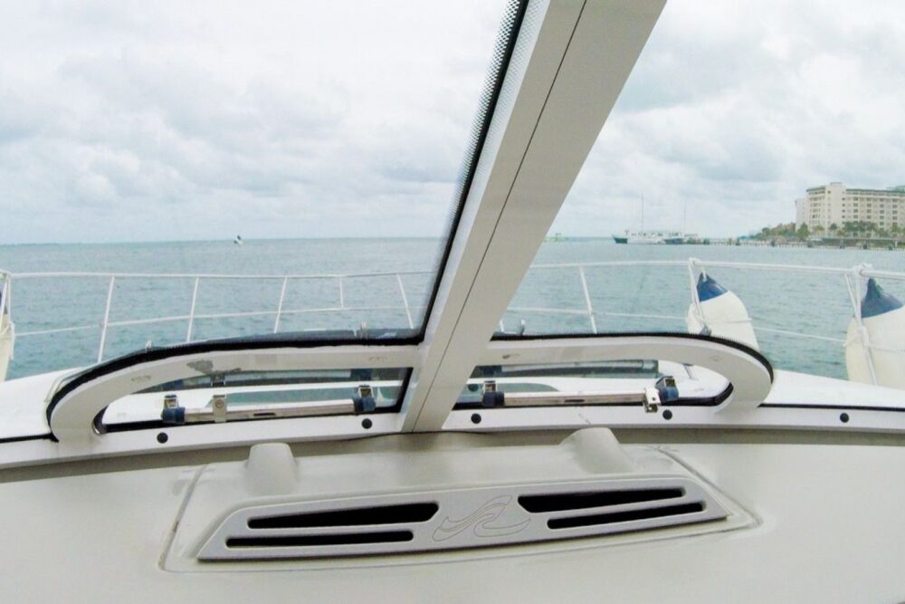 Sundancer boat to rent at Playa Mujeres - Image 4