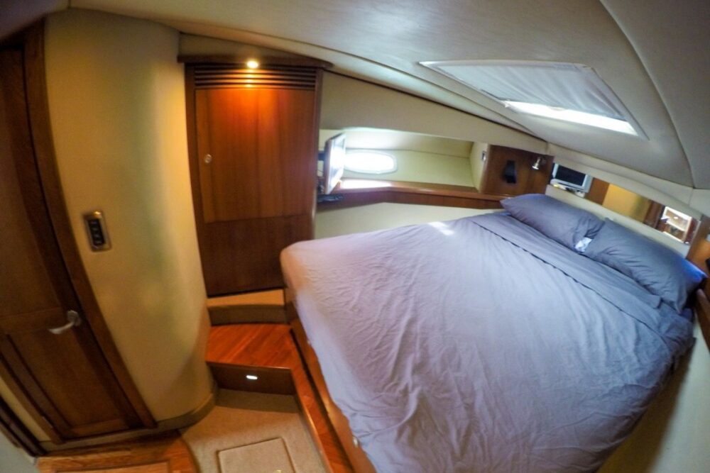 Sundancer boat to rent at Playa Mujeres - Image 2