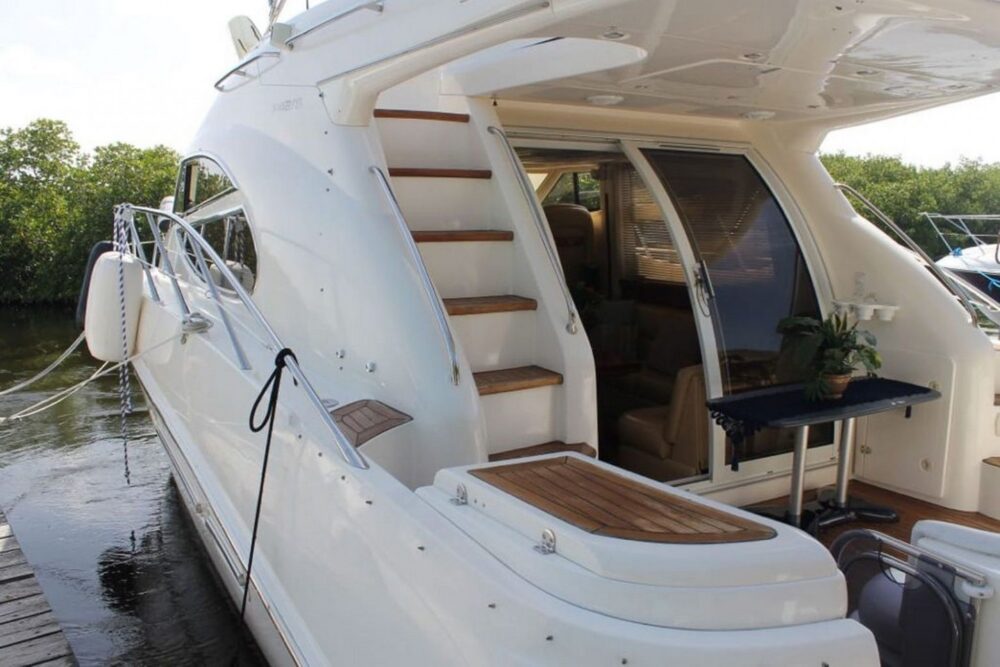 Family boat with Flybridge to visit Isla Mujeres - Image 8