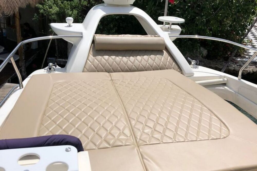 Family boat with Flybridge to visit Isla Mujeres - Image 3