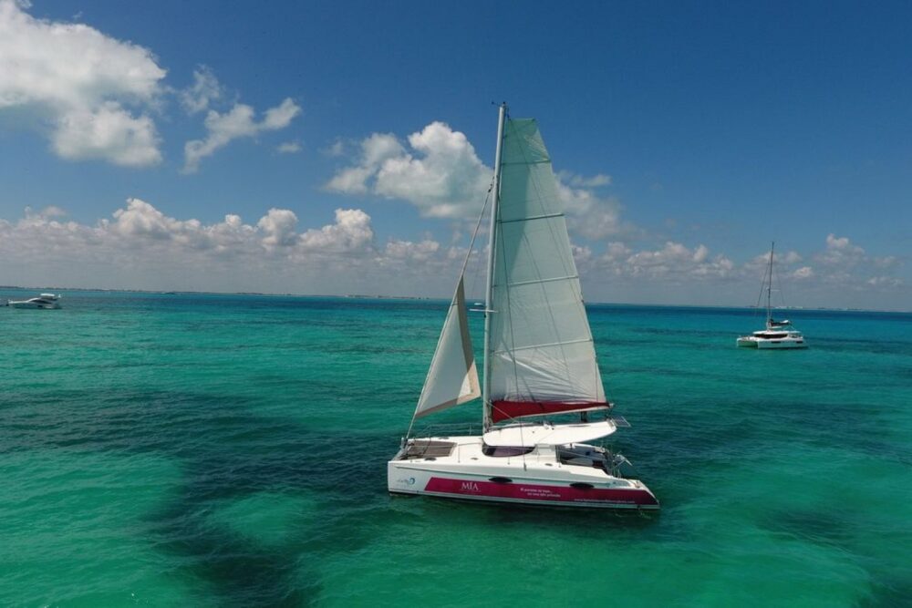 Catamaran for a party group or family to Isla Mujeres