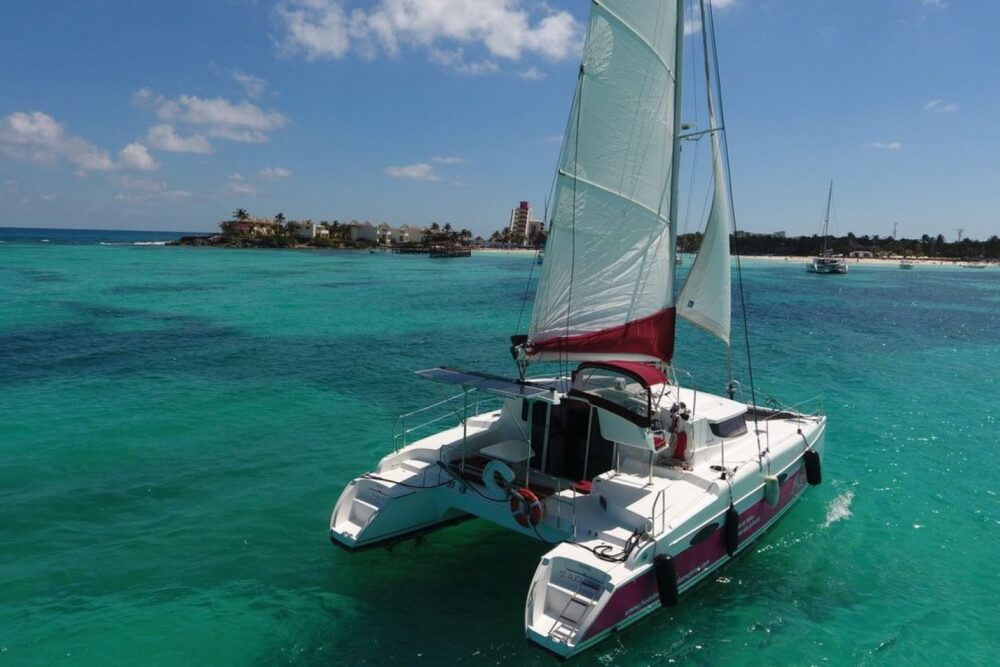 Catamaran for a party group or family to Isla Mujeres - Image 4