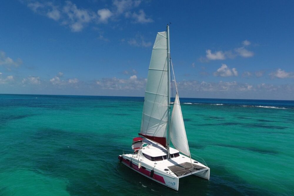 Catamaran for a party group or family to Isla Mujeres - Image 3
