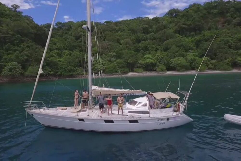 CLASSIC SAILING BOAT IN GUANACASTE