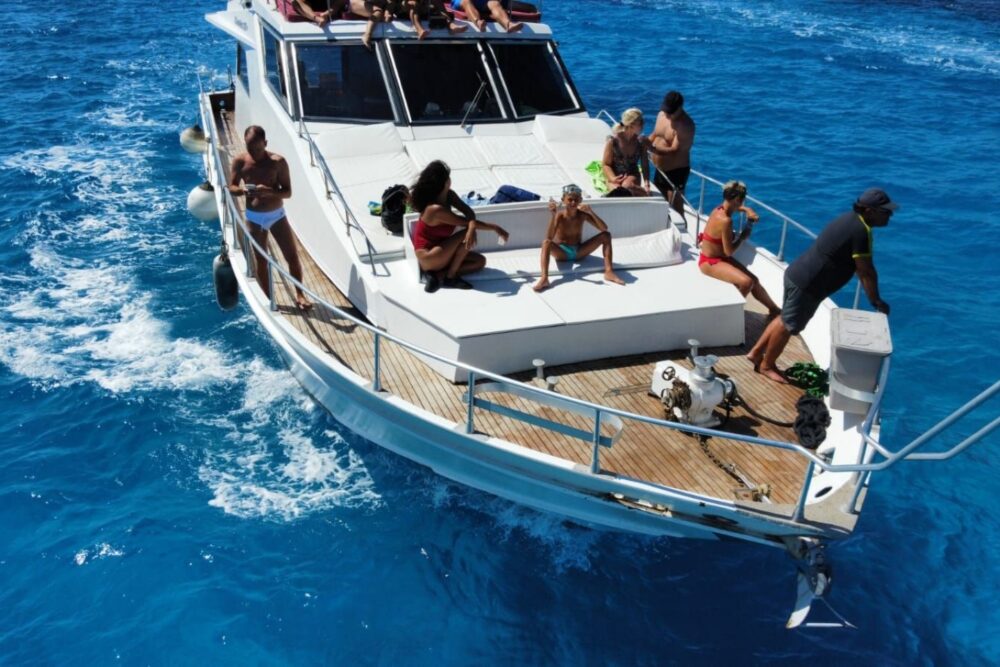 Favignana and Levanzo with yacht Floen , the best way to swimm and snorkle - Imagen 3