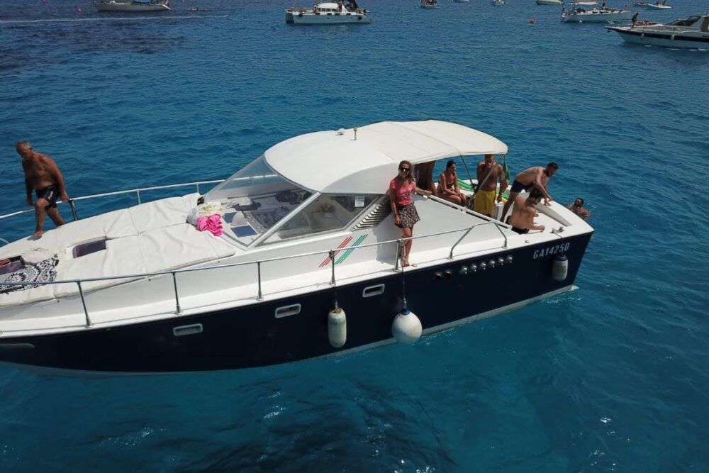 tour to Favignana and Levanzo with Elisabetta II