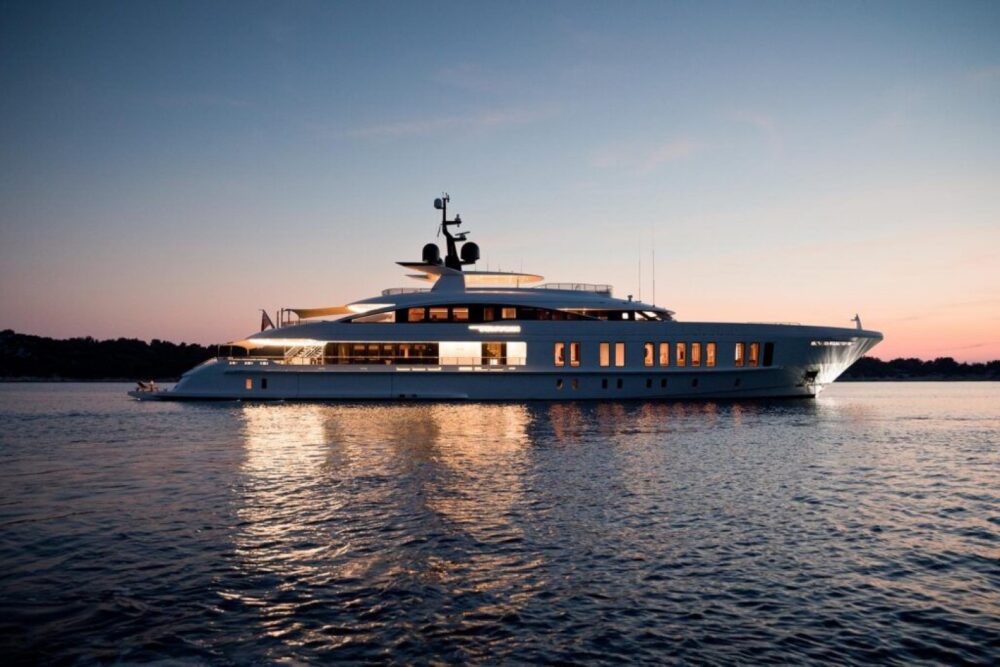 LUXURY YACHT IN MONACO - Imagen 3