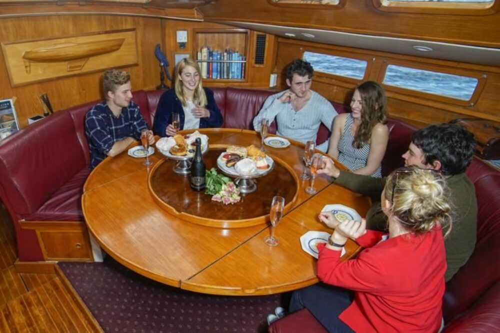 LUXURY EXPERIENCE IN HOBART TASMANIA - Imagen 6
