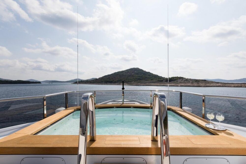 LUXURY YACHT IN MONACO - Imagen 12