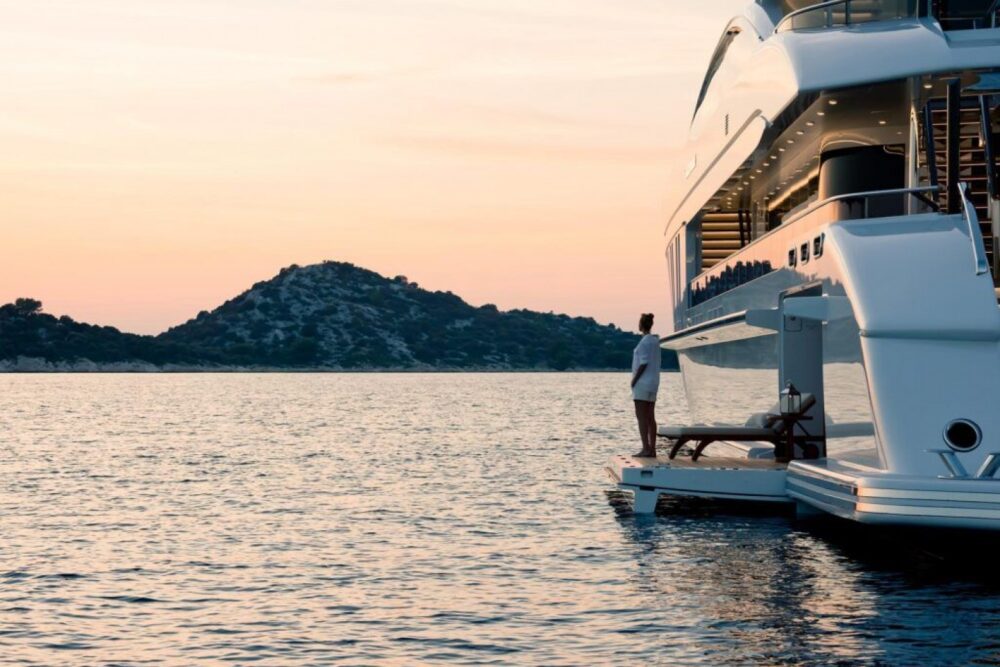 LUXURY YACHT IN MONACO - Imagen 2