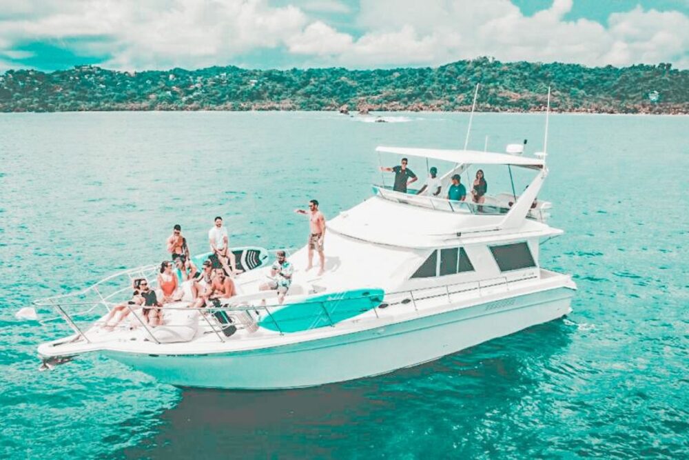 53f private yacht charter, Manuel Antonio, Quepos, Costa Rica - Image 2