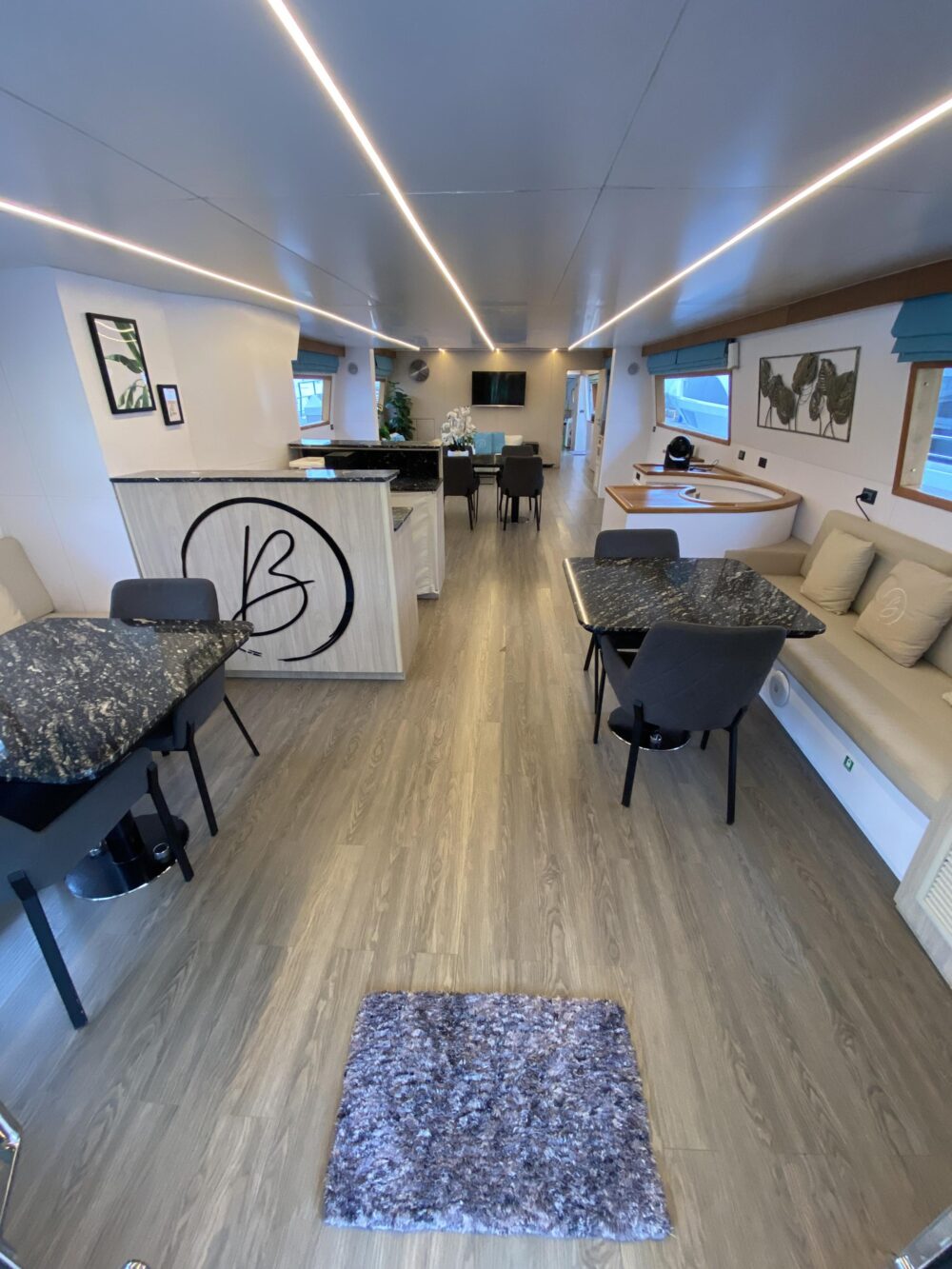 Luxury Yacht Rental Pattaya - 110ft Bliss Superyacht with Captain & Water Toys - Imagen 17