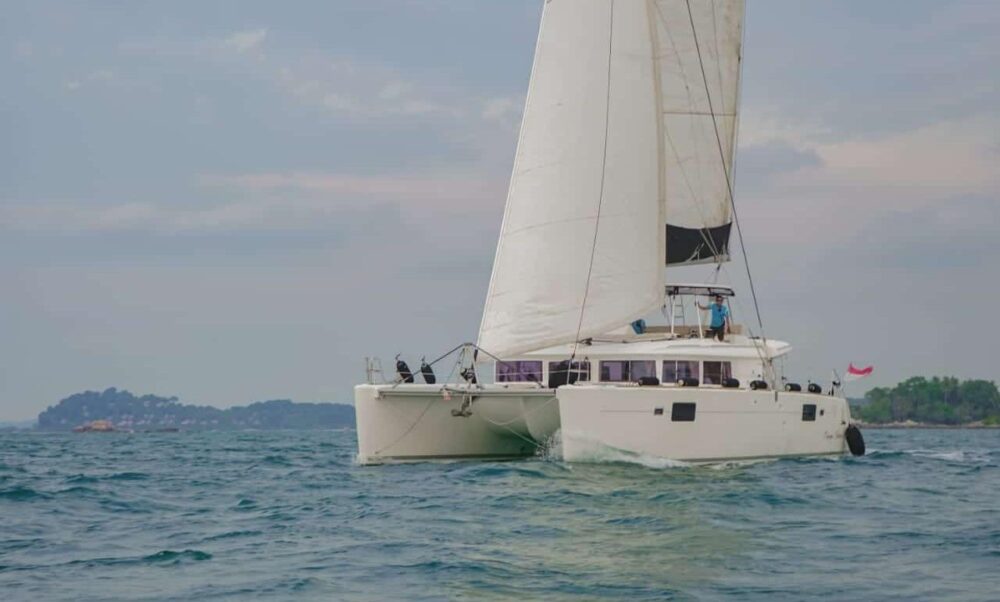 Lagoon 450 Memorable Cruising Experience in Singapore Strait! - Image 4