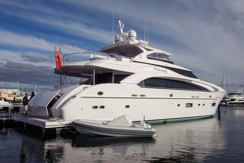 Motor Yacht Paradise is one of the finest yachts available for charter in Wester - Imagen 20